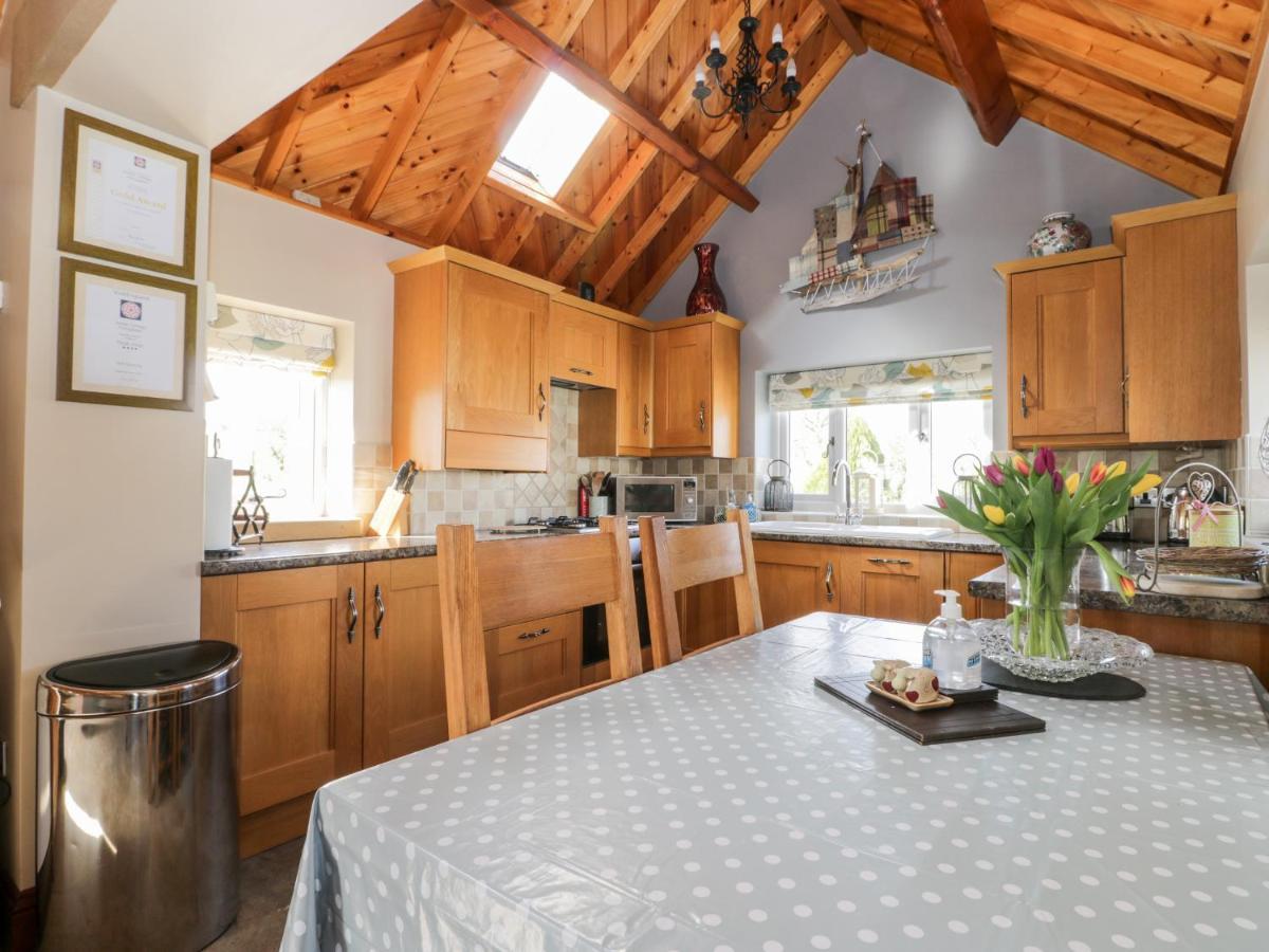 Stable Cottage Stoupe Brow Exterior foto